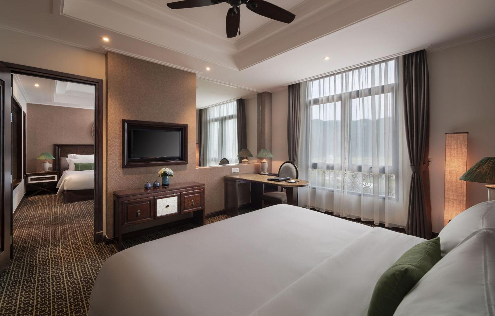 Family Room,1558179841:JPEG